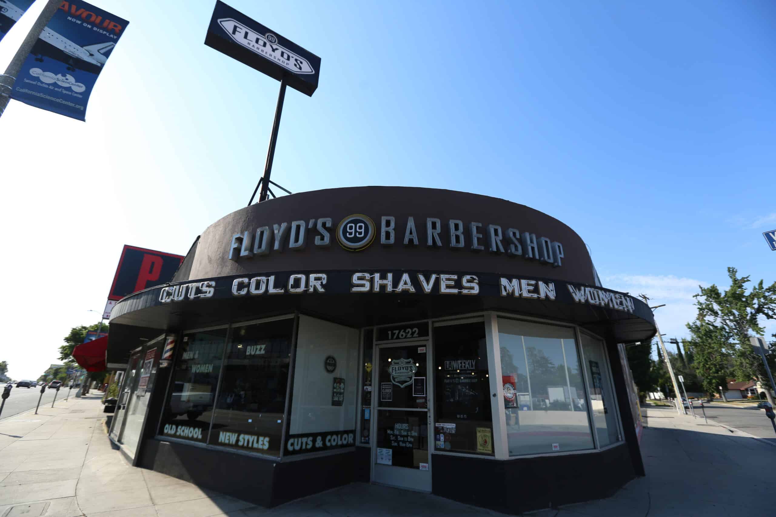 The front of the Floyd's Encino location