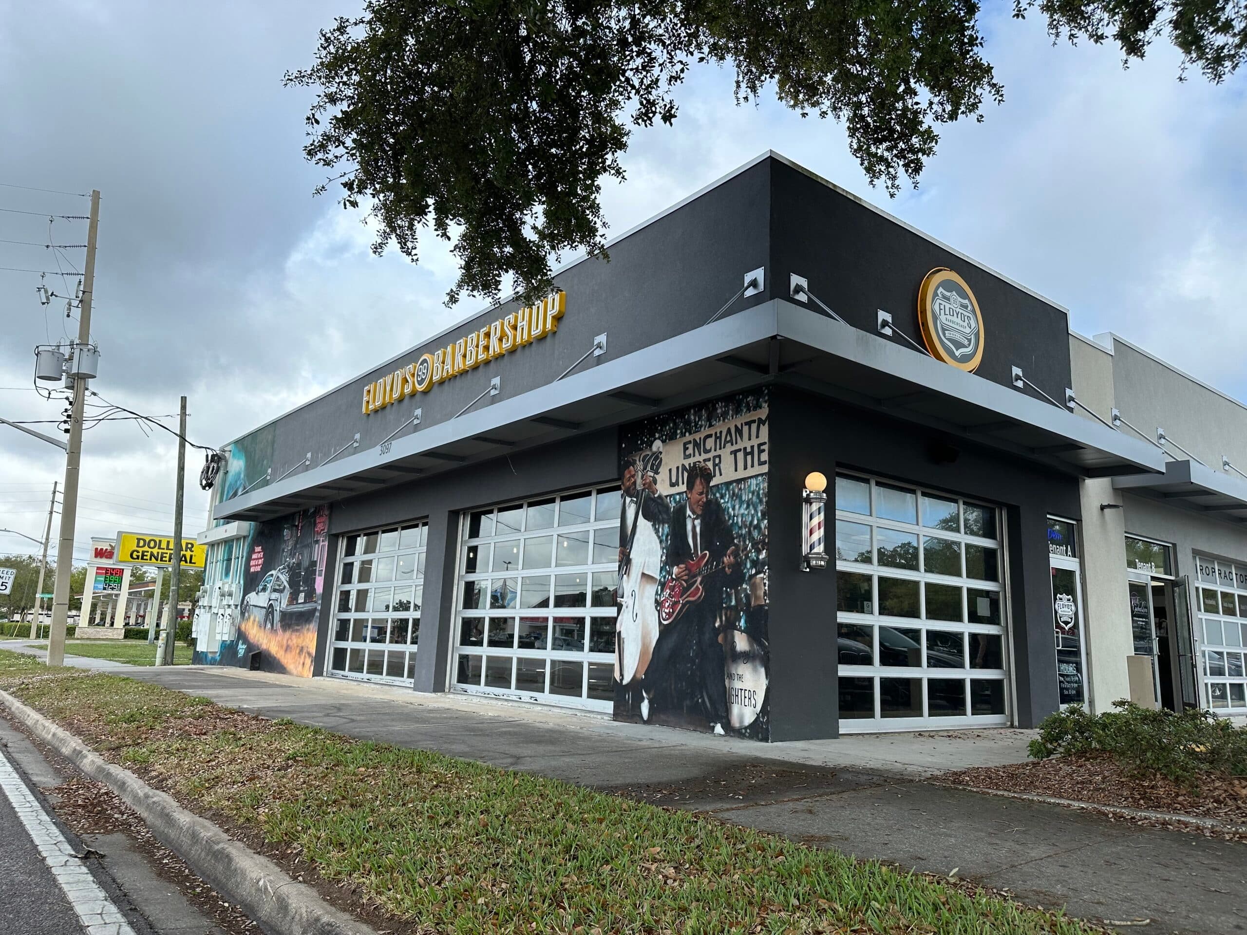 The front of the Floyd's Hourglass location