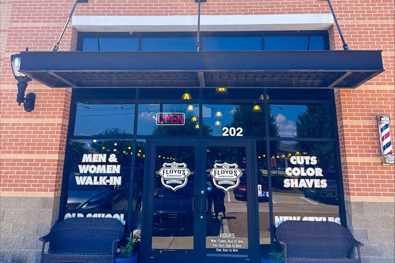 The front of the Floyd's Murphy location