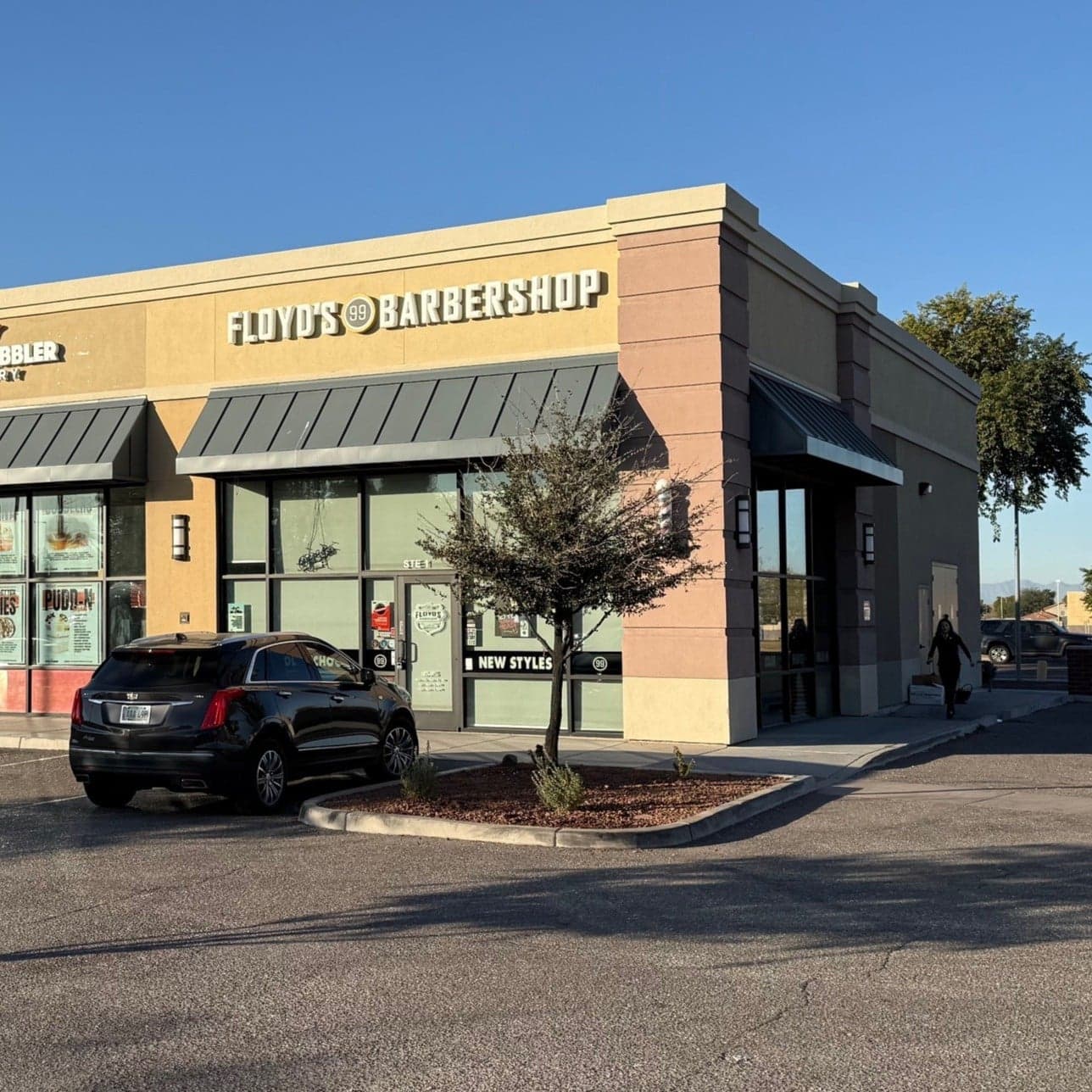 The front of the Floyd's Ocotillo location
