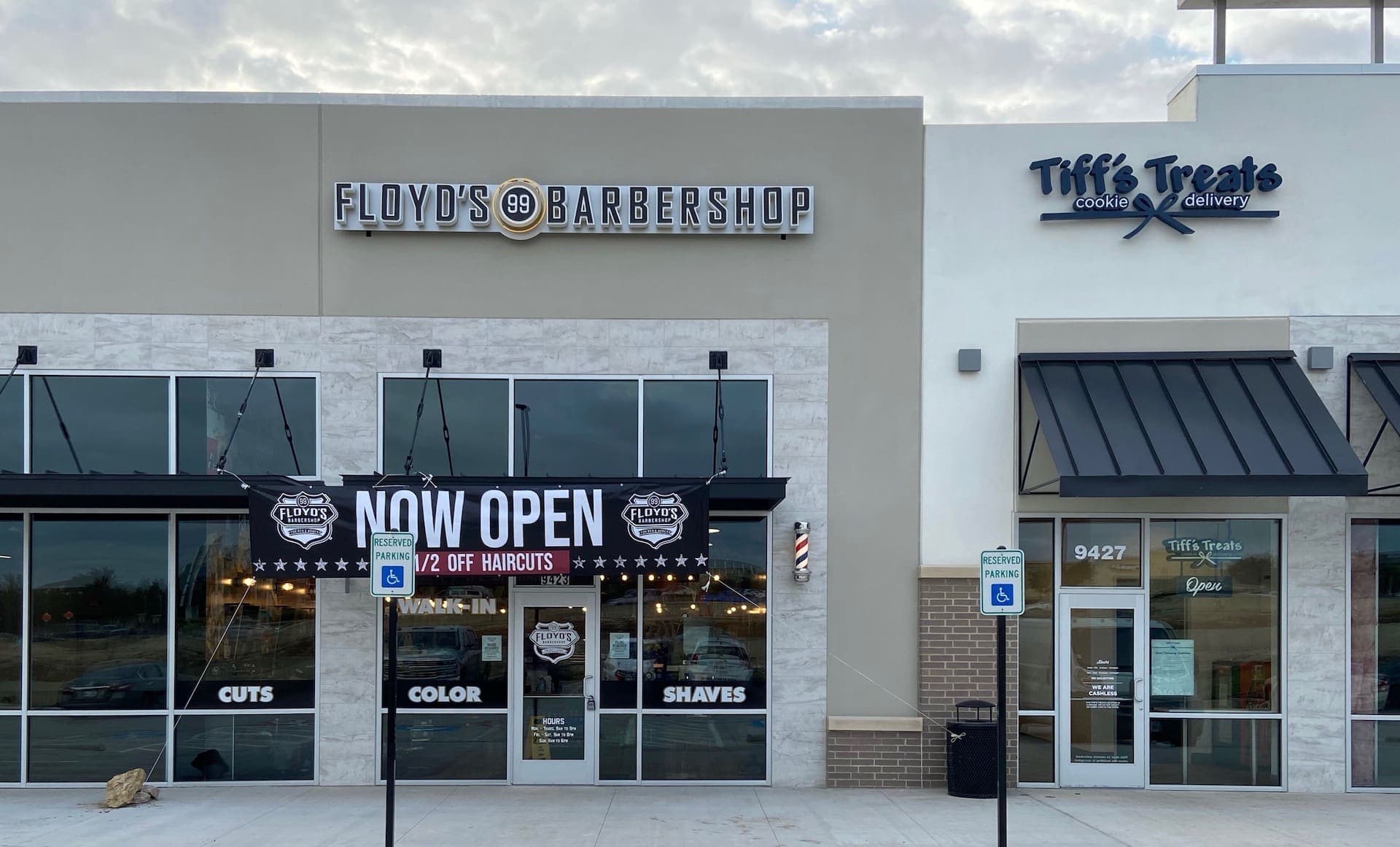 The front of the Floyd's Alliance location