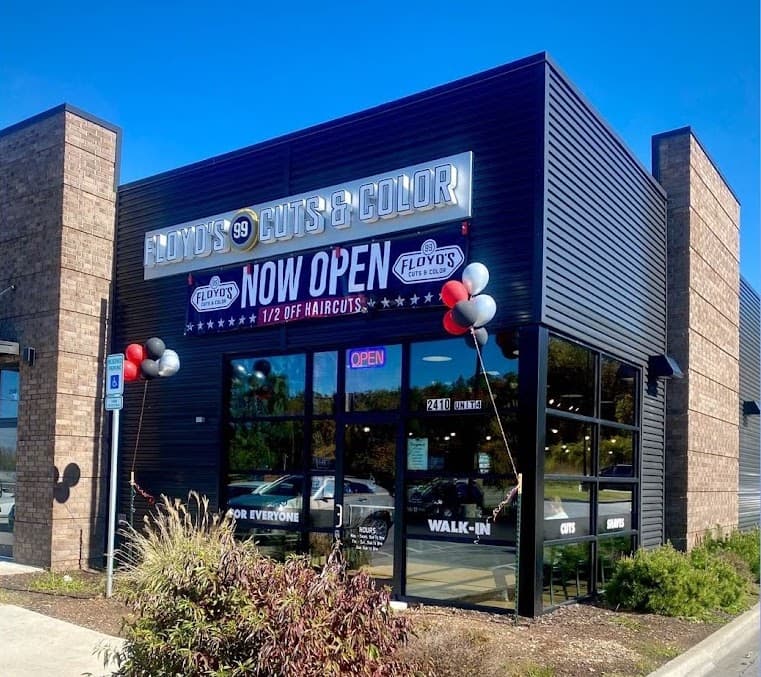 The front of the Floyd's Fayetteville location
