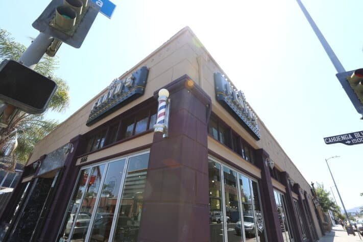 The front of the Floyd's Hollywood location