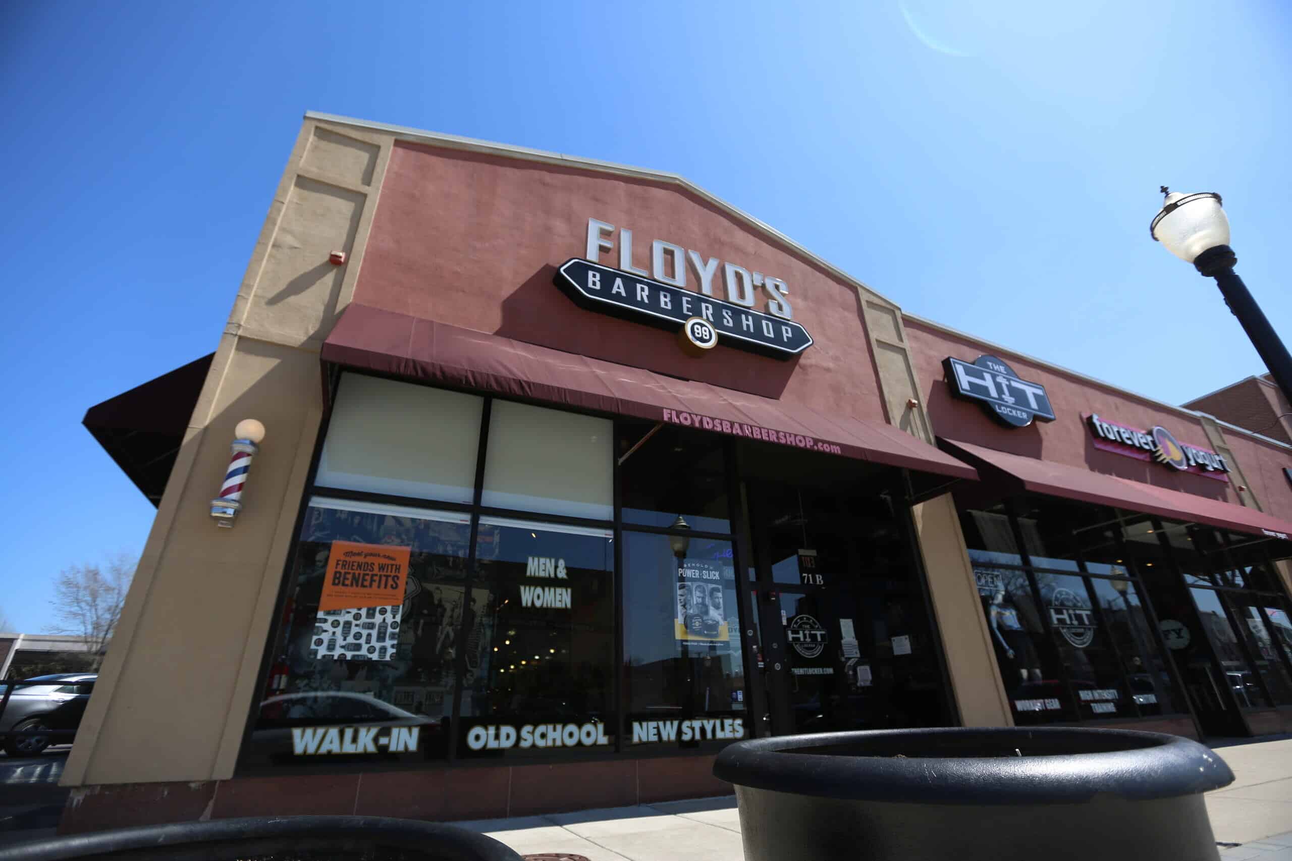 The front of the Floyd's La Grange location