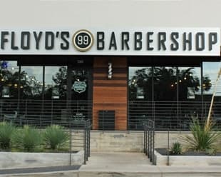 The front of the Floyd's Lamar location