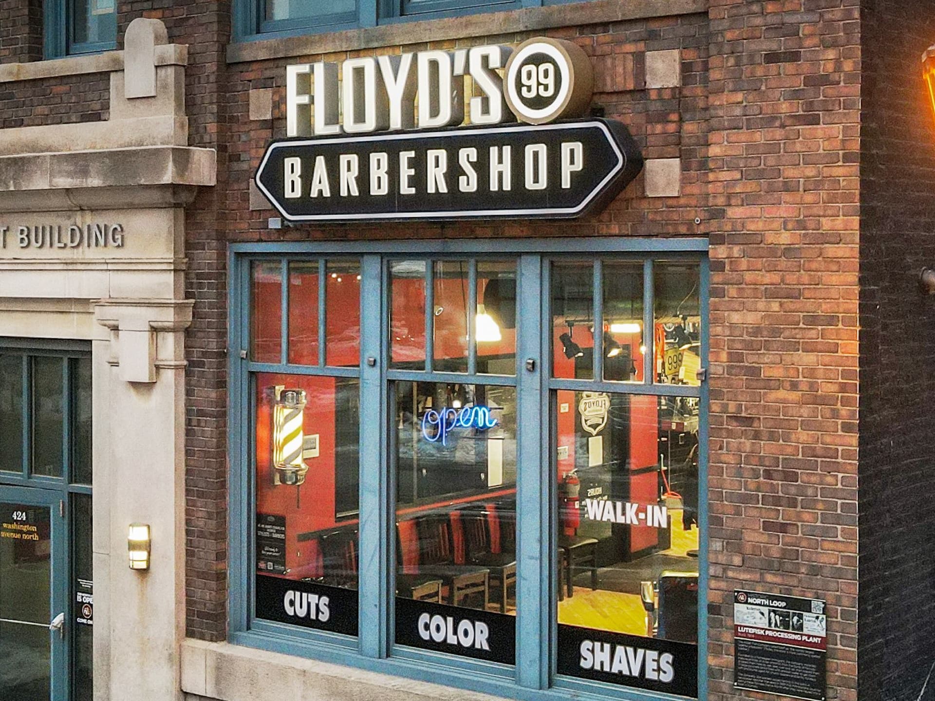 The front of the Floyd's North Loop location