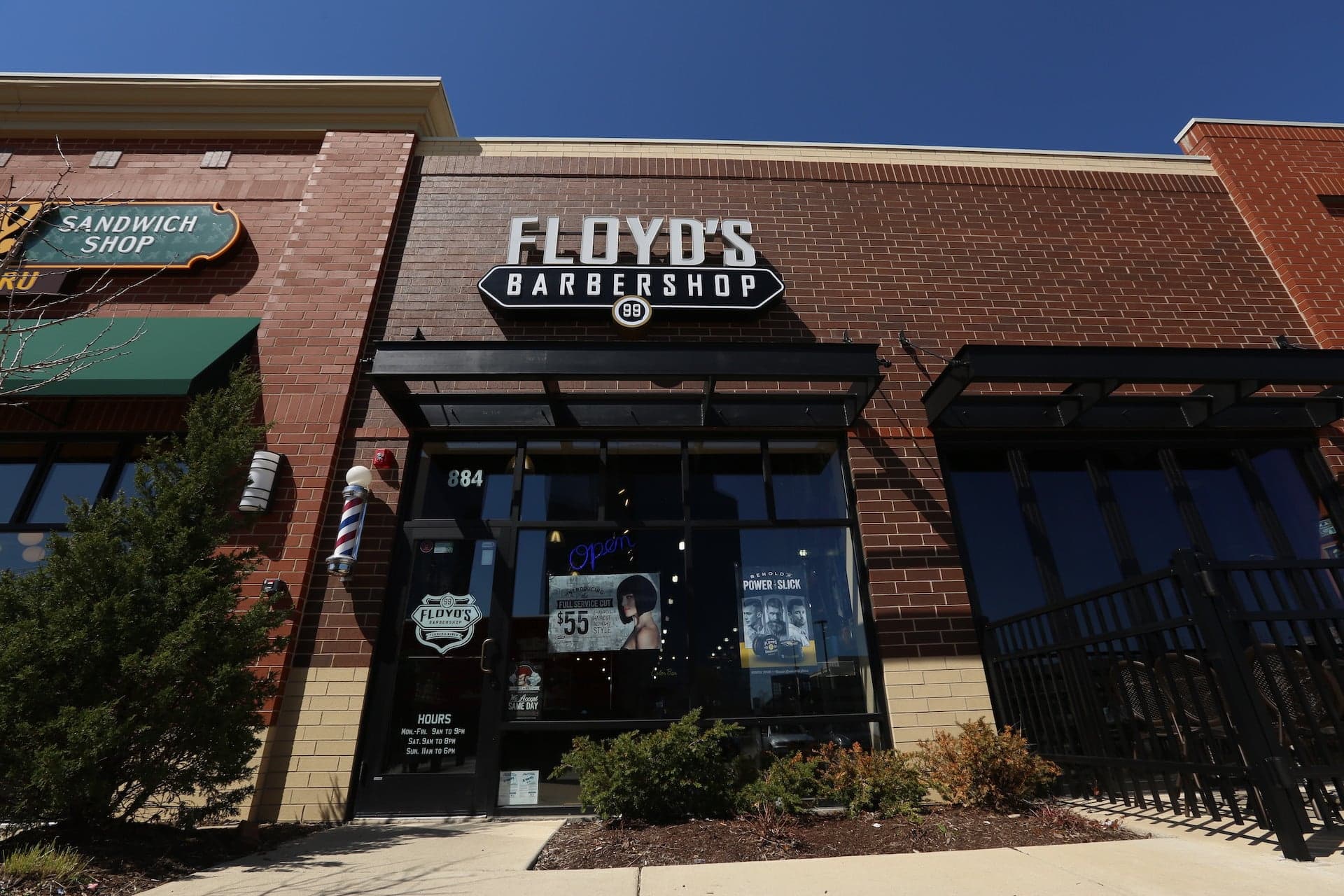 The front of the Floyd's Schaumburg location