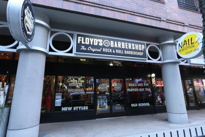 The front of the Floyd's Streeterville location