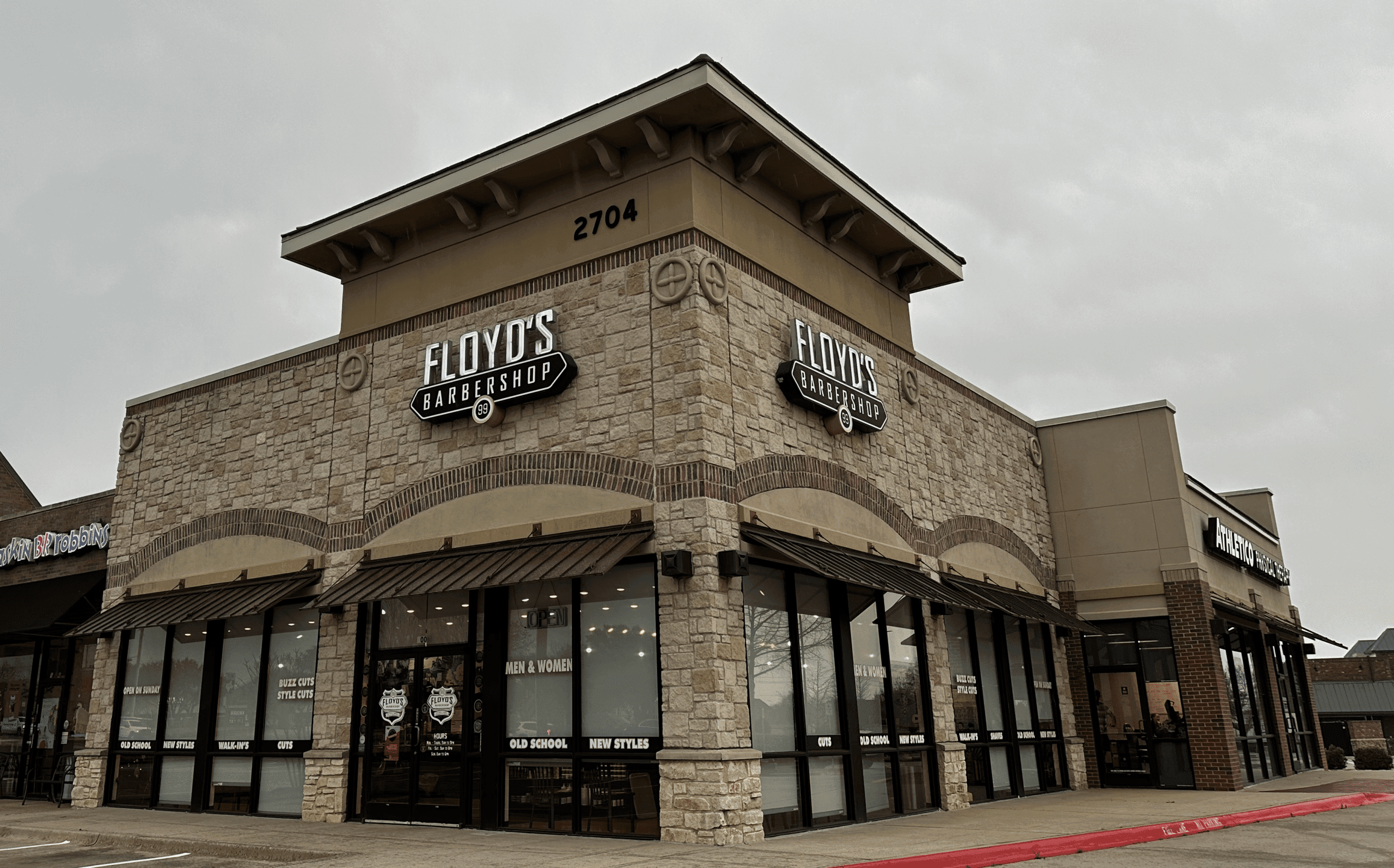 The front of the Floyd's Flower Mound location