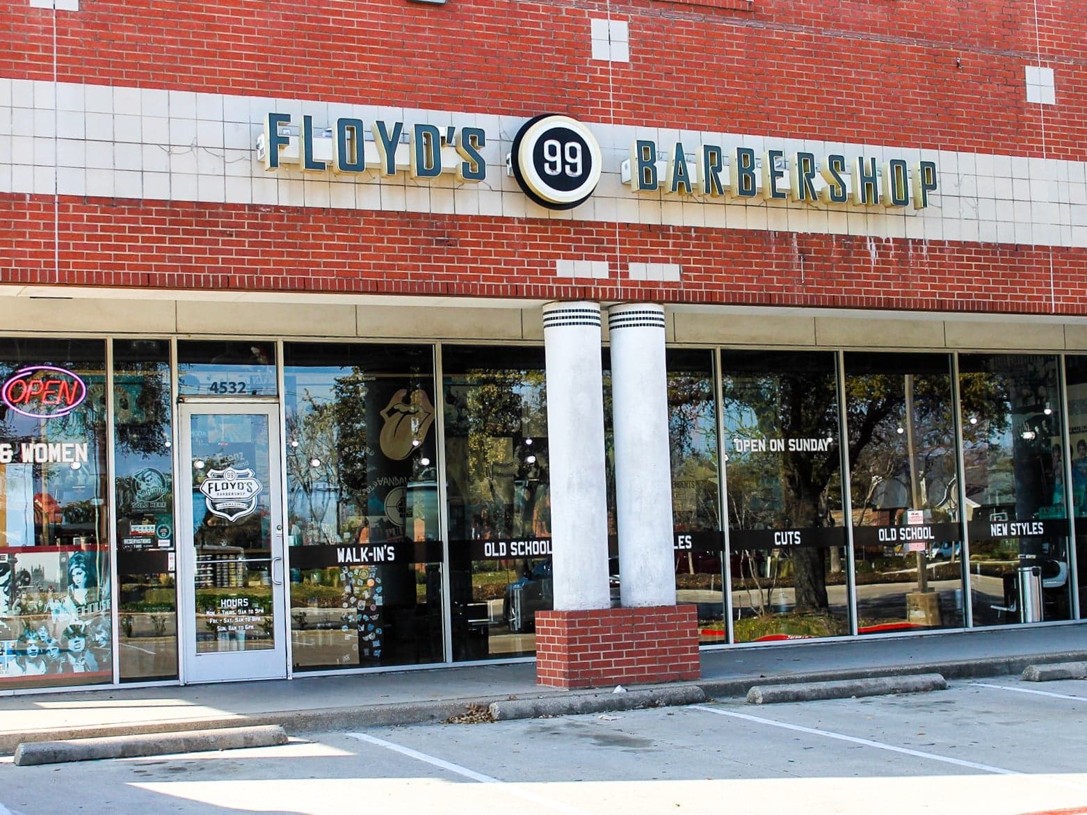 The front of the Floyd's Addison location