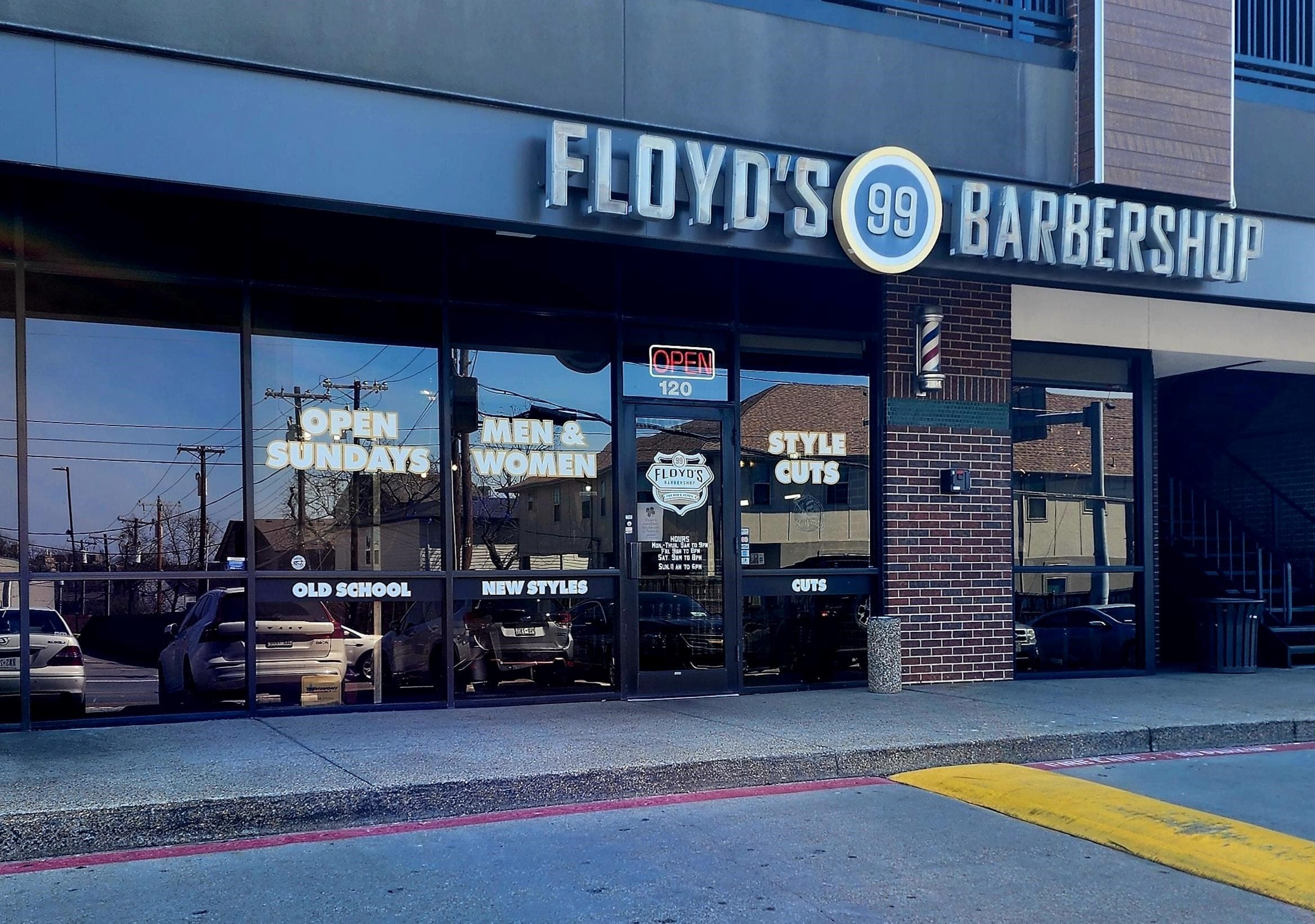 The front of the Floyd's Mockingbird location