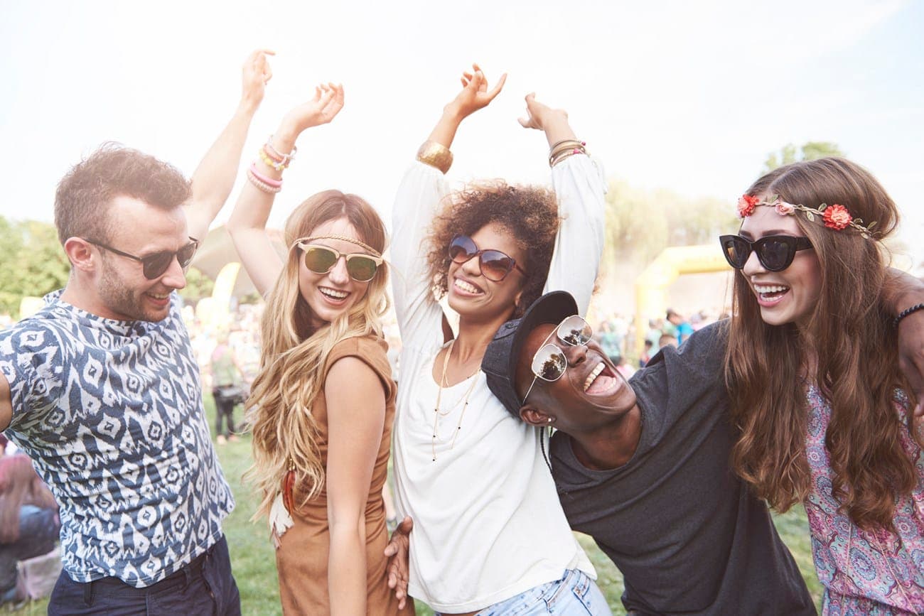 Friends dancing to their favorite song | Floyd's Barbershop