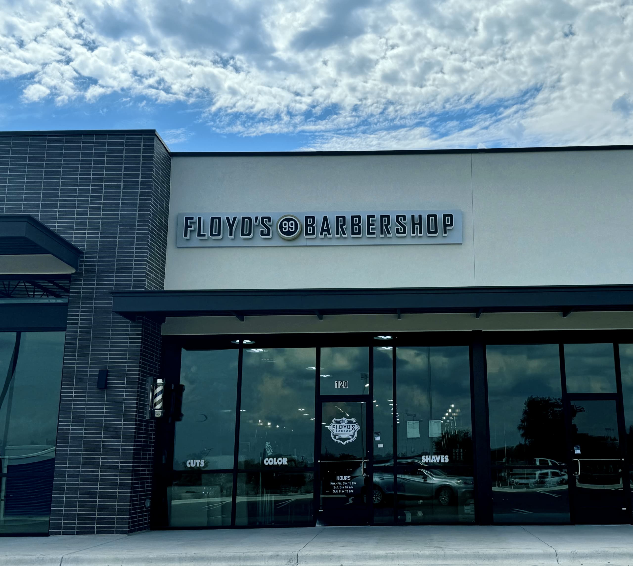 The front of the Floyd's Kyle location