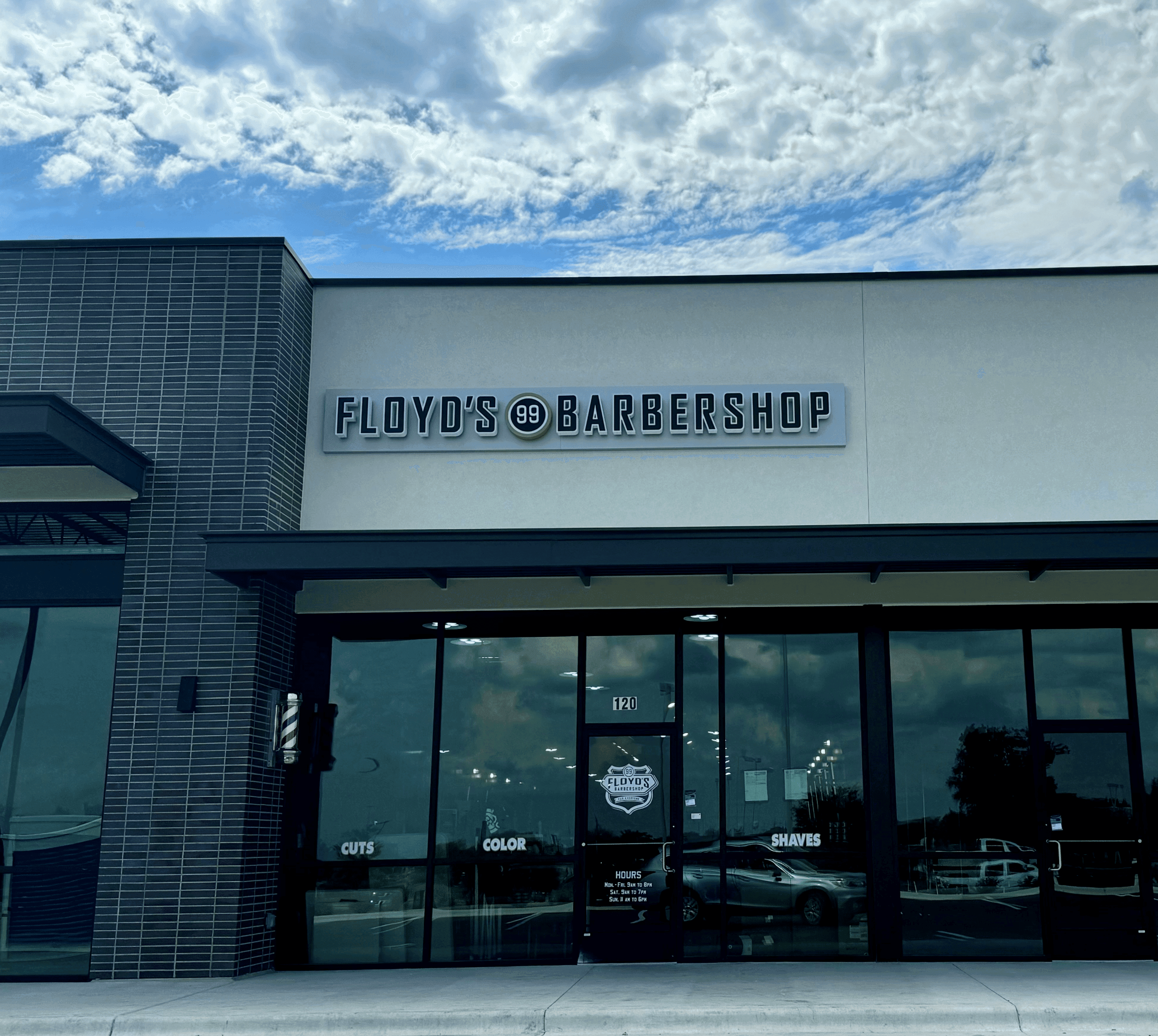 The front of the Floyd's Kyle location