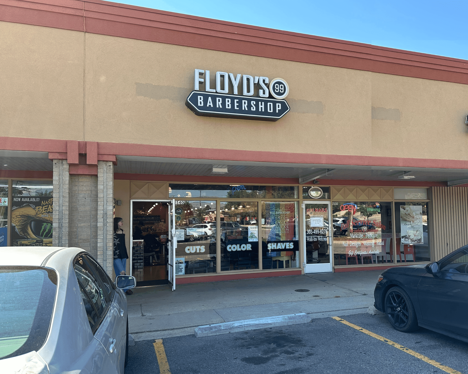 The front of the Floyd's Basemar location