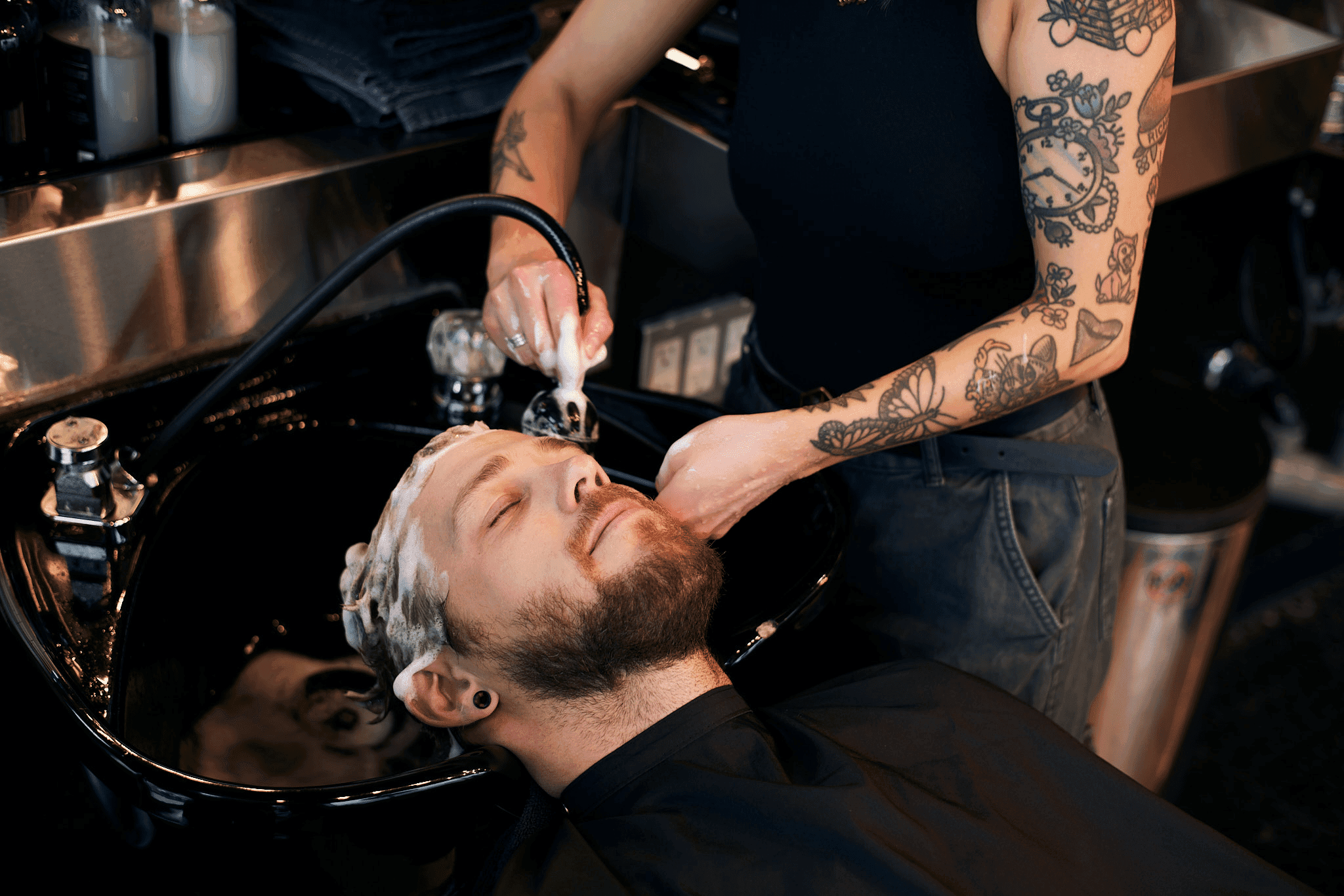 Shampoo service at Floyd's Barbershop