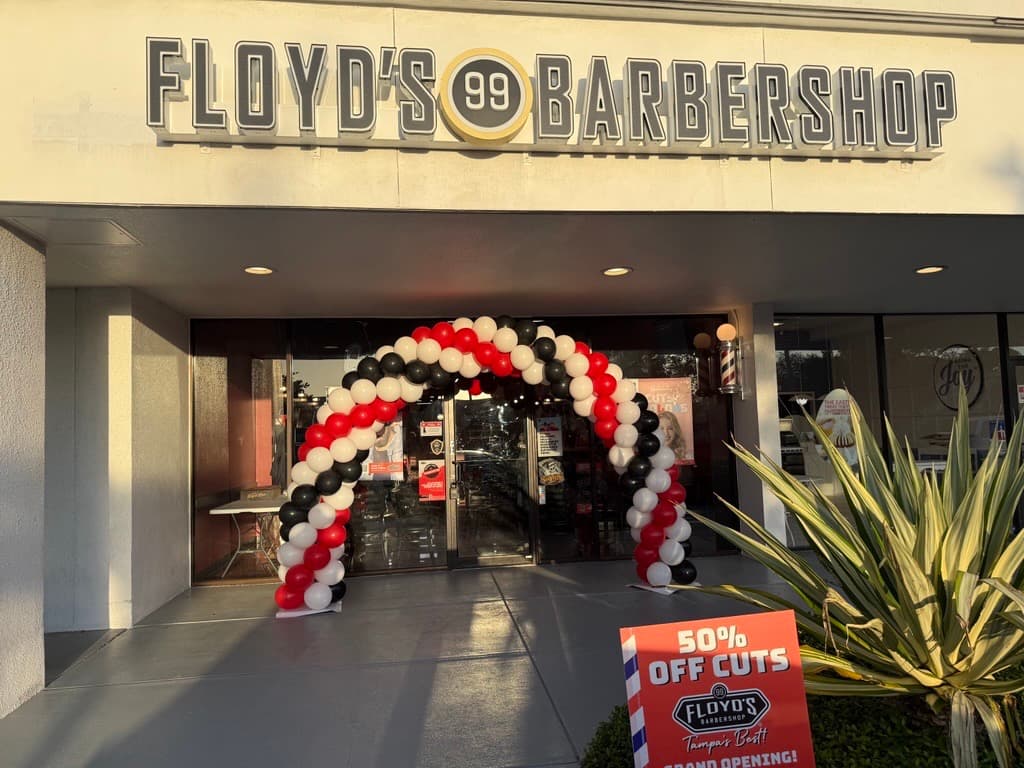The front of the Floyd's South Tampa location